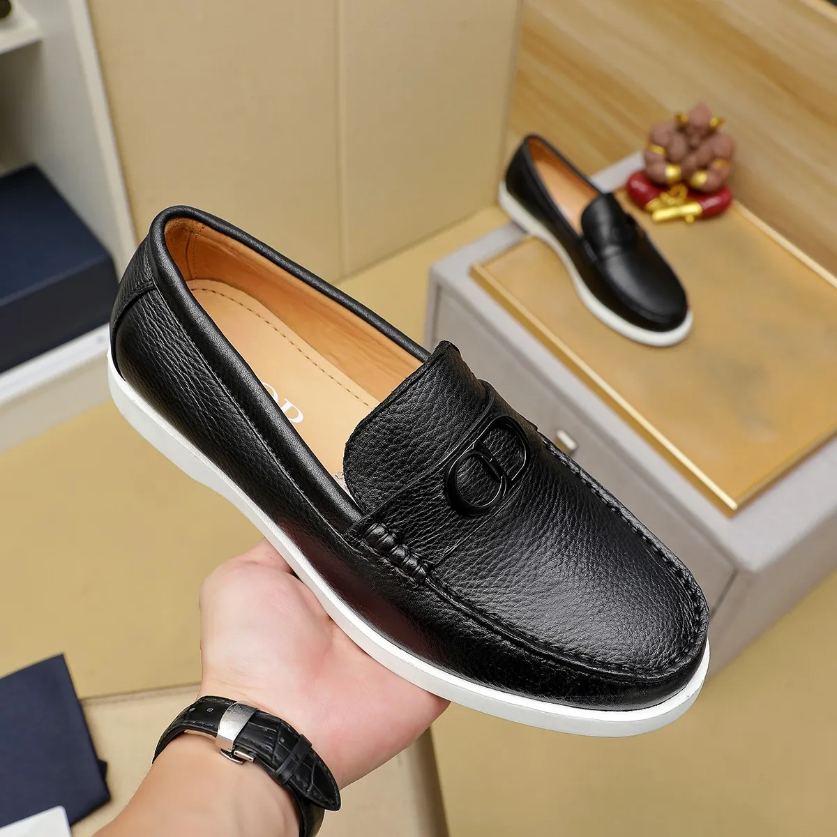 Men's clothing and shoes 💰460 💰🔥[Dior] High-end top-notch 🔝 purchasing agent 🔍🔍The latest 🇺🇸 counters are on sale simultaneously, original Italian brand · brand totem cloth sewn with brand cloth label · paired with calfskin · (high-end, nobility and class) exquisite workmanship (cow Leather lining) Sole: Original two-color sole ⚠️outsole specially provided by the original factory. Comfortable, wear-resistant, non-slip, real-life photoshoot🎬The real thing is more beautiful🔍Color: Color optional💕💕Number of yards: 39-44 (customized at 38.45.46)...